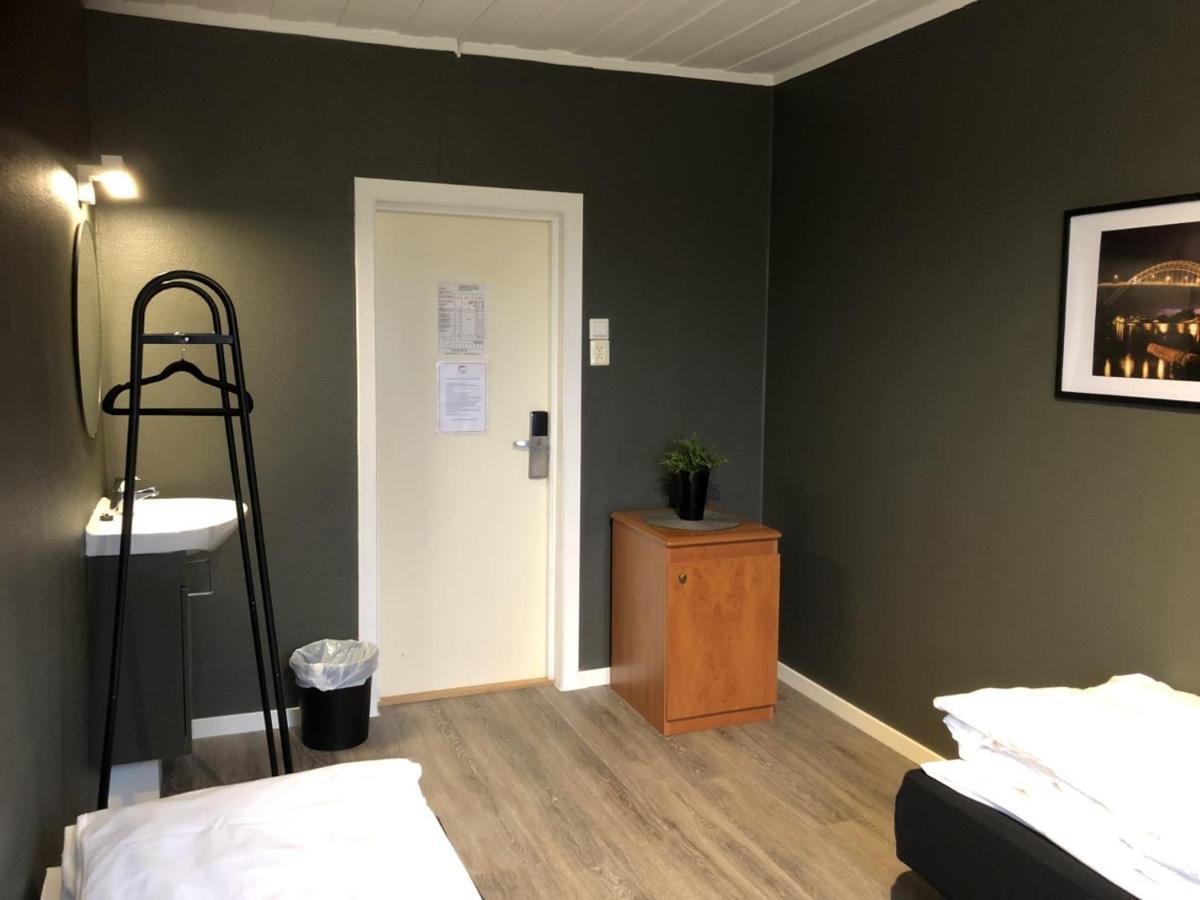 Tweepersoonskamer met Gedeelde Badkamer
