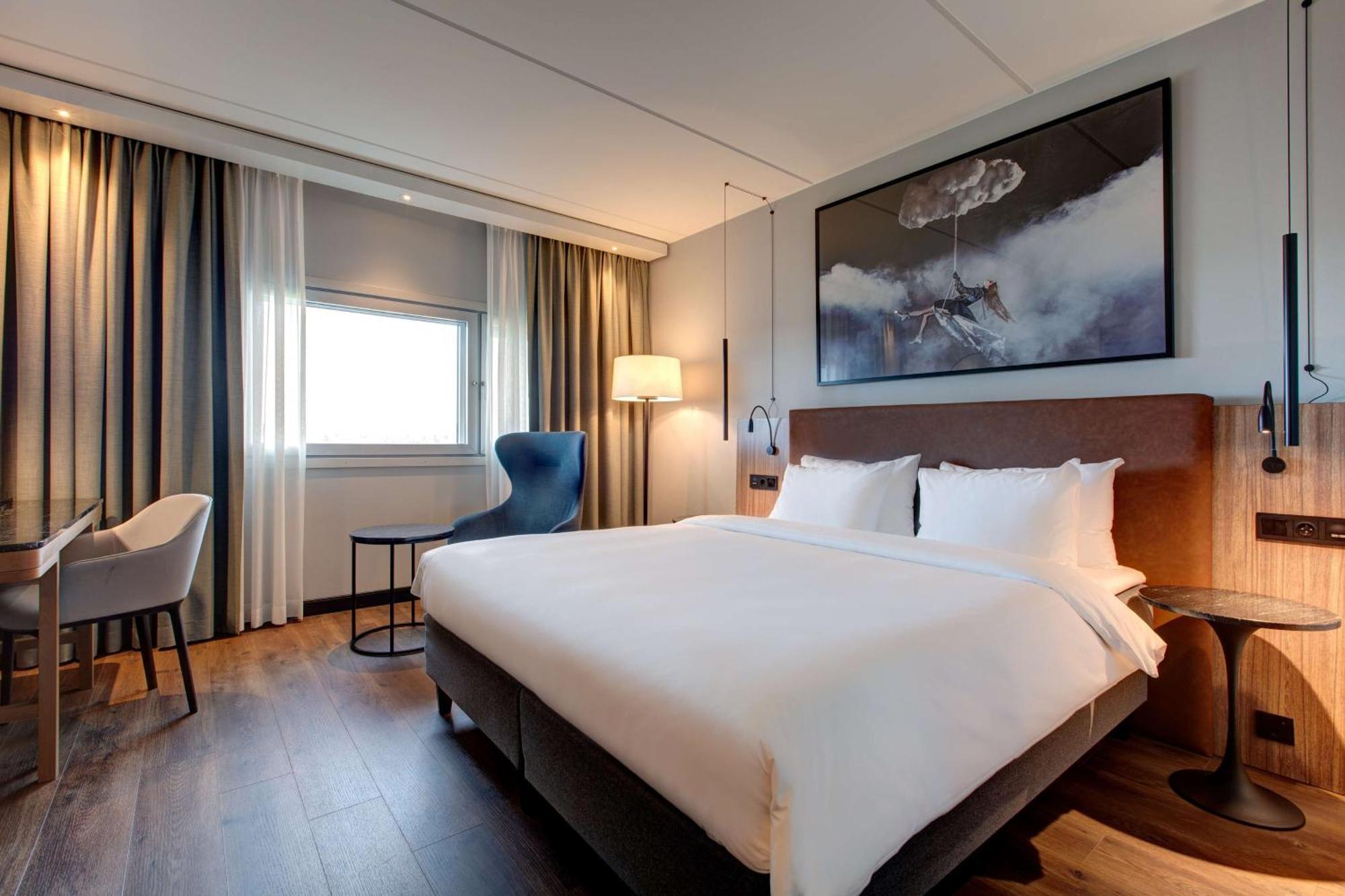 Superior Zimmer mit Blick auf den Flughafen
