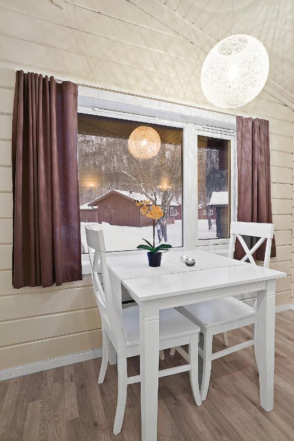 Traditional Cabin- Garden view