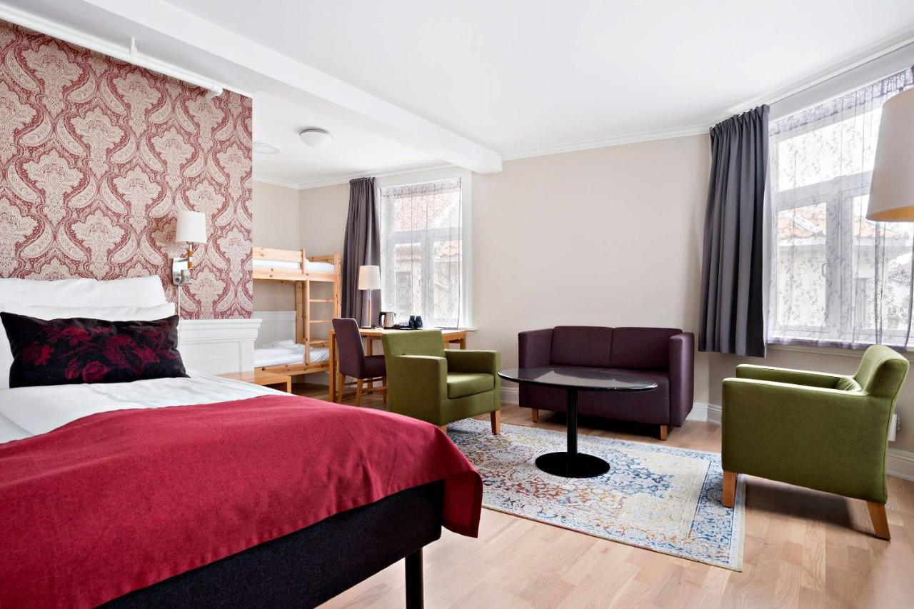 Family Room with Two Single Beds - Non-Smoking,1339010333:JPEG