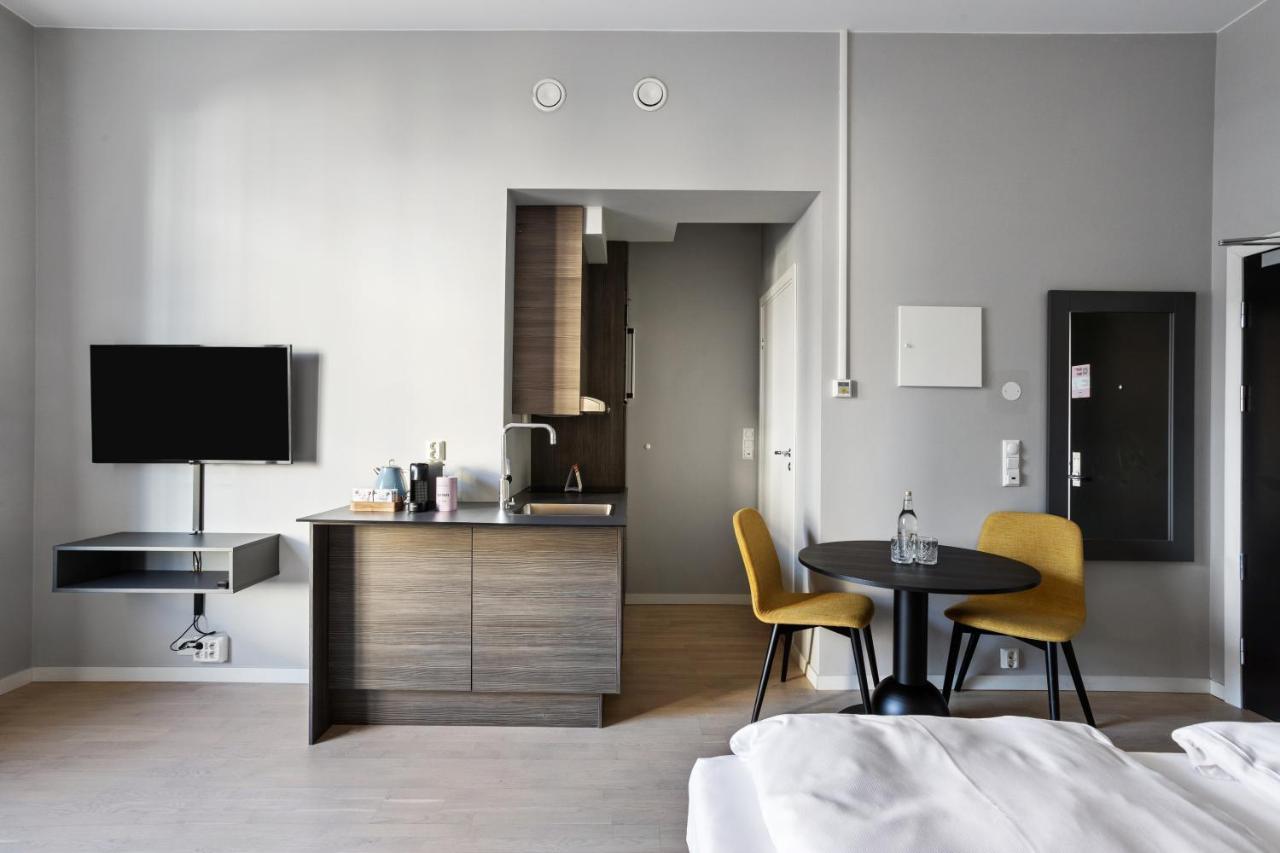 Large Studio with Kitchen,1380945080:JPEG