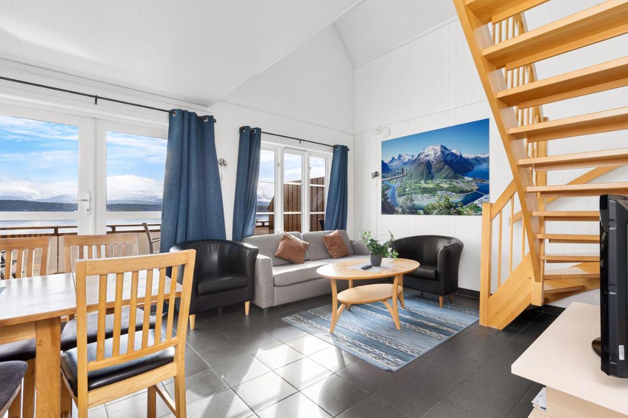 Three-Bedroom Apartment,1487901808:JPEG