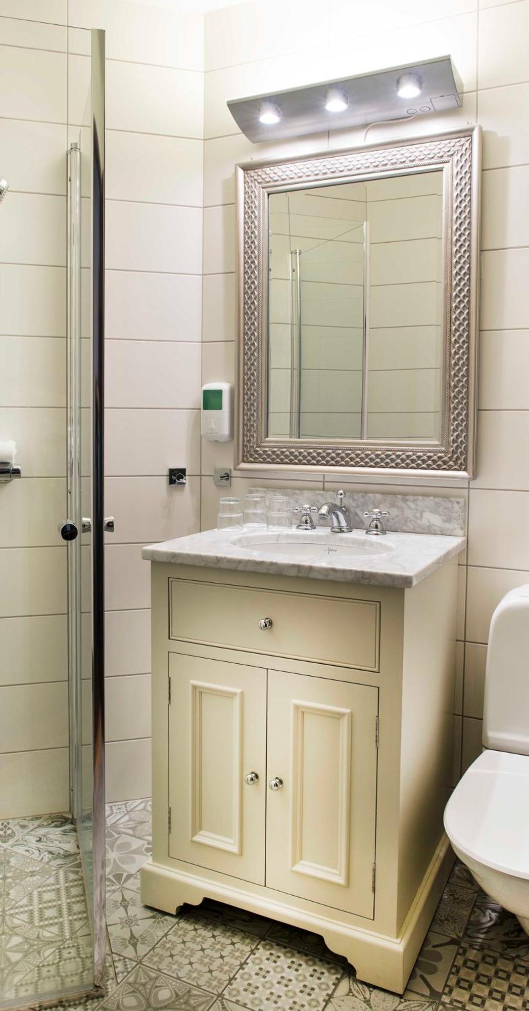 Family Room with Balcony,1664654802:JPEG