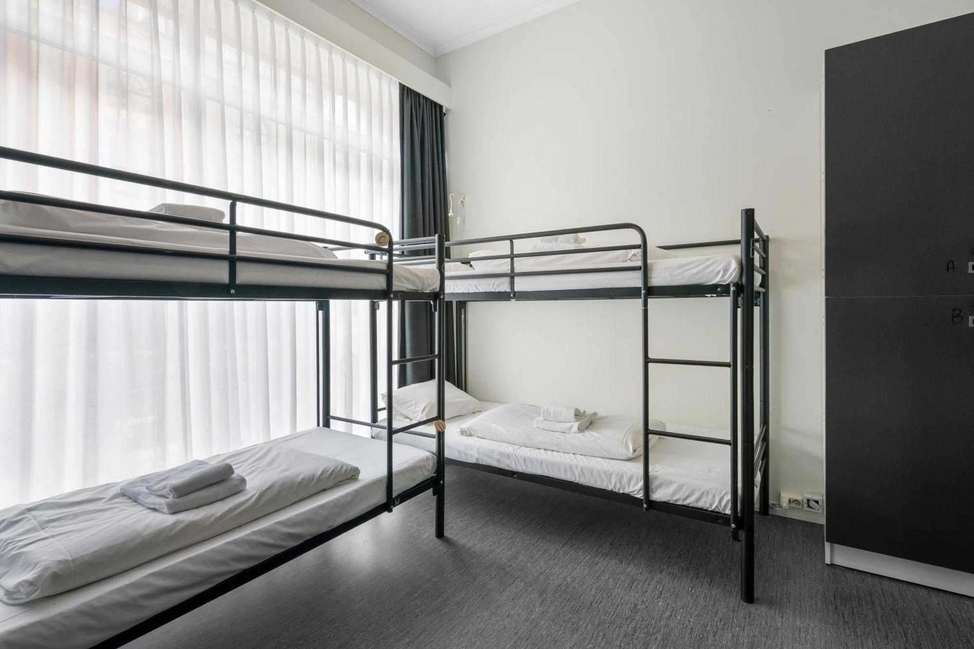 Cama en habitación compartida de 6 camas