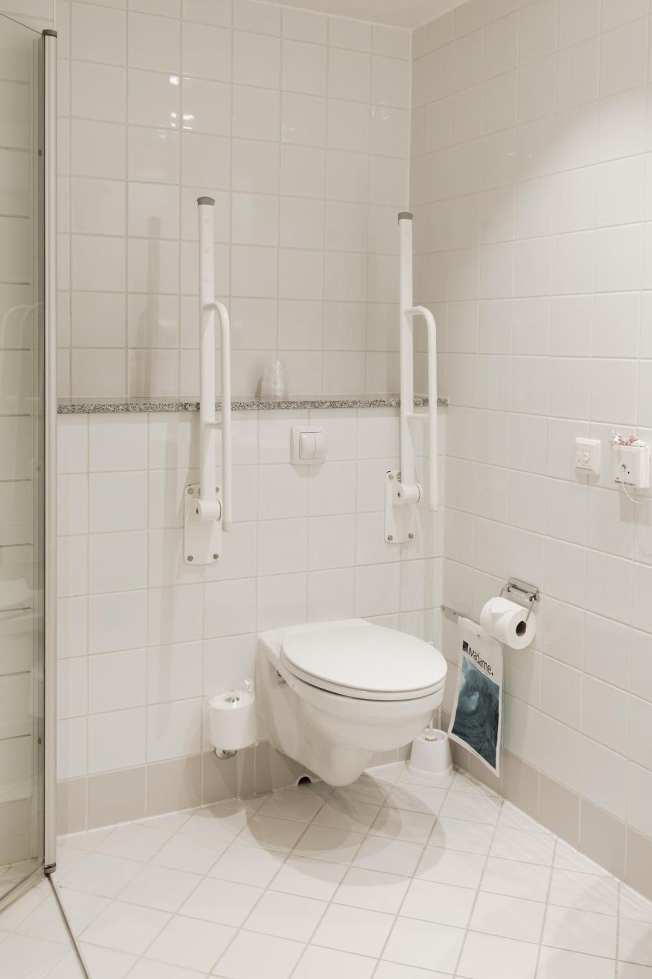 Large Standard Twin Room - Non-Smoking