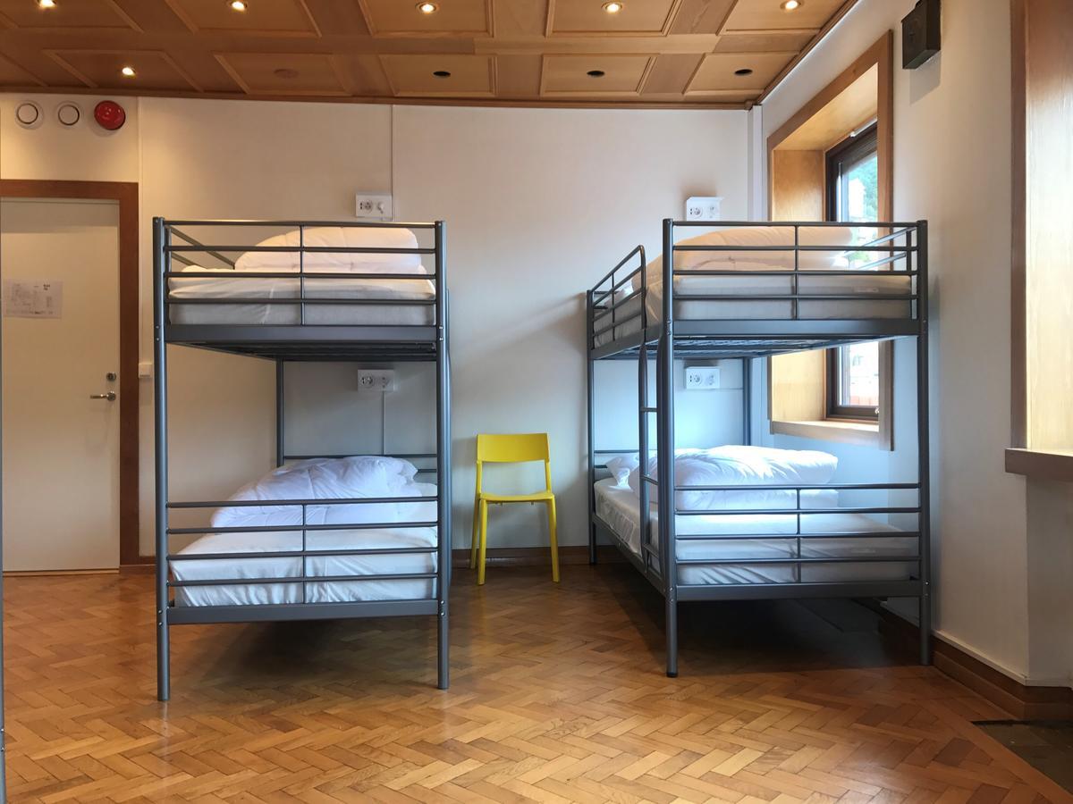 Single Bed 10-Bed Male Dormitory Room