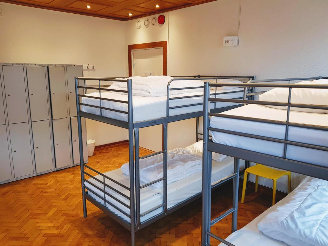 Single Bed 10-Bed Male Dormitory Room