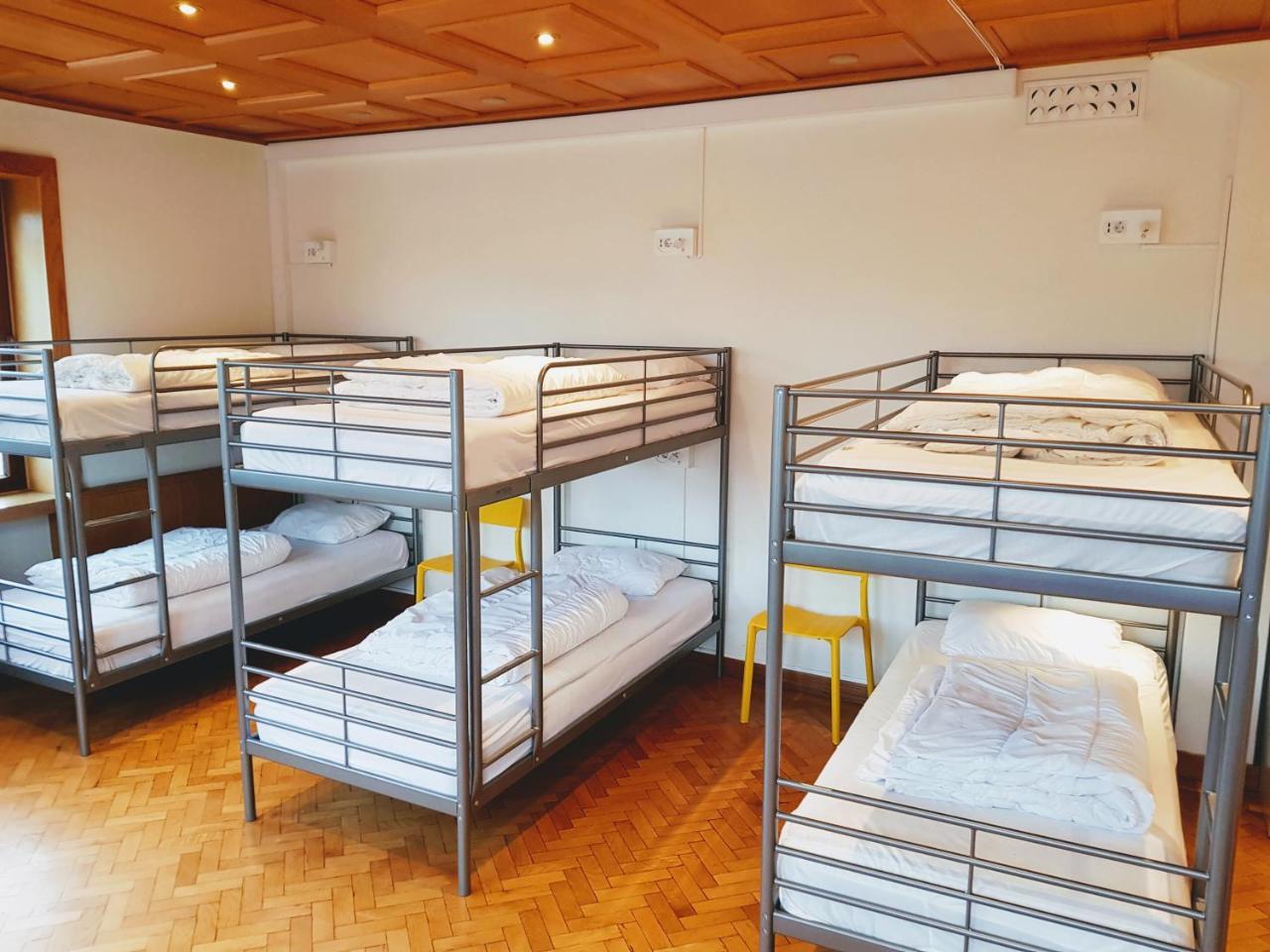 Single Bed 10-Bed Male Dormitory Room