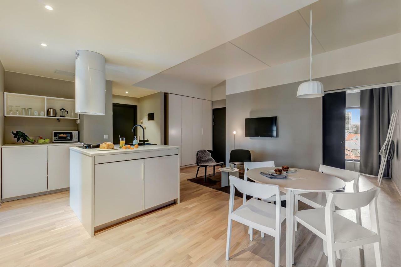 Three-Bedroom Apartment For Five,864282419:JPEG