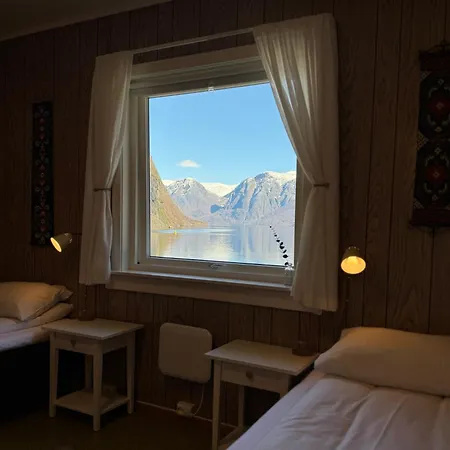 Svingen Guesthouse - Panoramic Fjord Views In Flam-2
