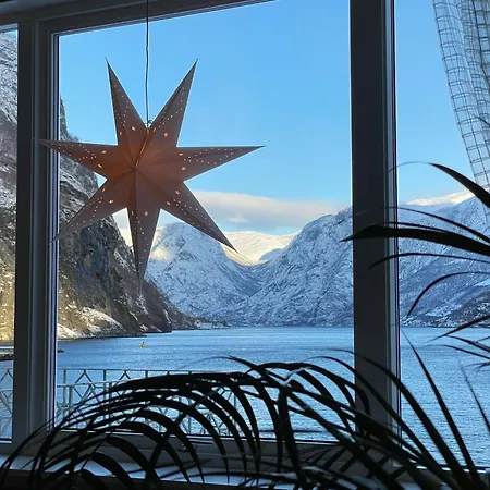 Svingen Guesthouse - Panoramic Fjord Views In Flam-3