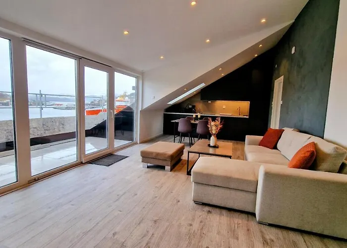 Lovely 2-Bedroom Loft With Panoramic View