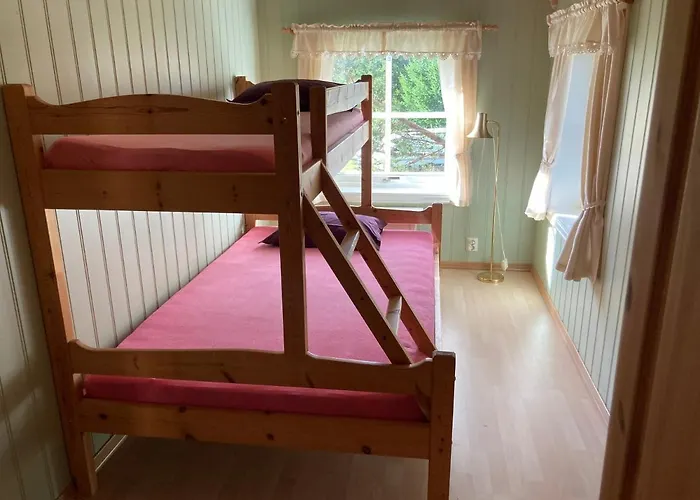 Roste Hyttetun Og Camping