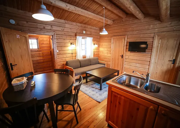 Vesterland Feriepark Hytter, Hotell Og Leikeland