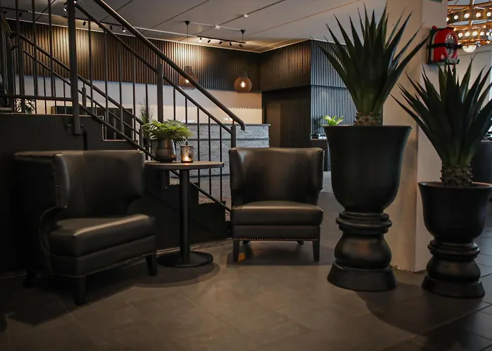 Vesterland Feriepark Hytter, Hotell Og Leikeland