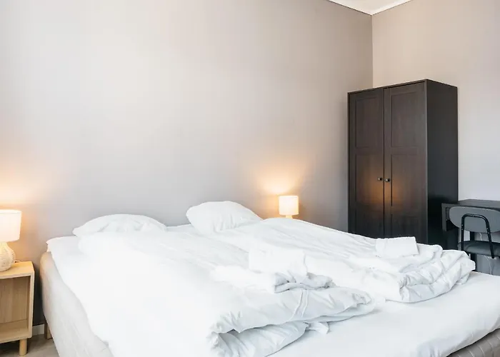 S54 - Private Rooms In The City Center