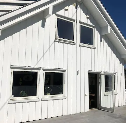Flott Enebolig, Med 3 Soverom Og 2 Bad, Med Kort Vei Til Sentrum