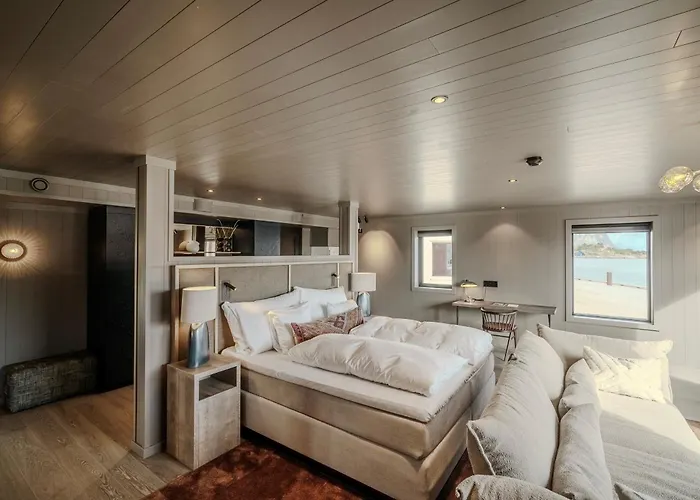 Henningsvaer Bryggehotell - By Classic Norway Hotels