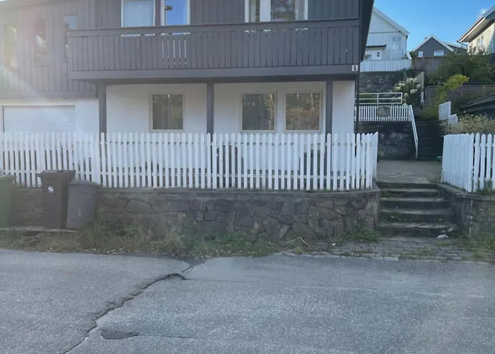 Lys Rent Og Trivelig Hybelleilighet