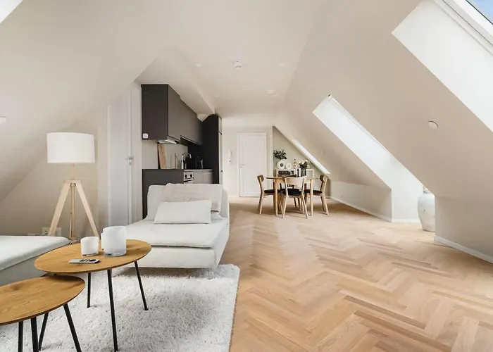Dinbnb Apartments I Mid-City Luxury With Mini Balcony And Smart Tv & Sound System