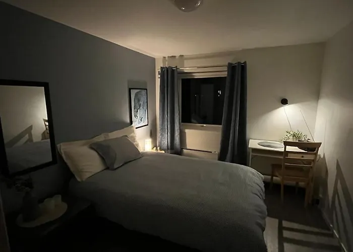 Central And Spacious With 3 Bedrooms And Beds For 10 Persons