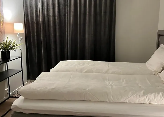 Central And Spacious With 3 Bedrooms And Beds For 10 Persons
