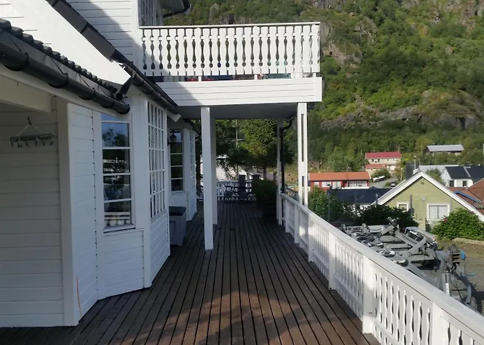 Stort Hus Med Garasje, 3 Soverom