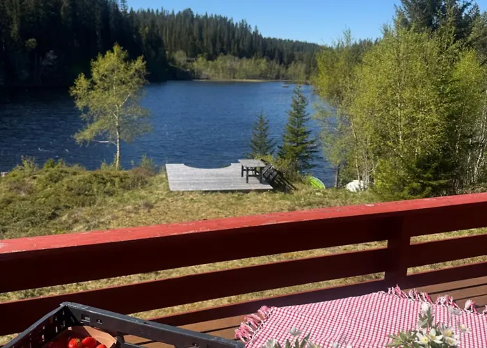 Cozy Lakeside Cabin