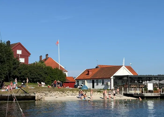 Fin Leilighet, Sentralt Og Sjonaert,Med Parkering