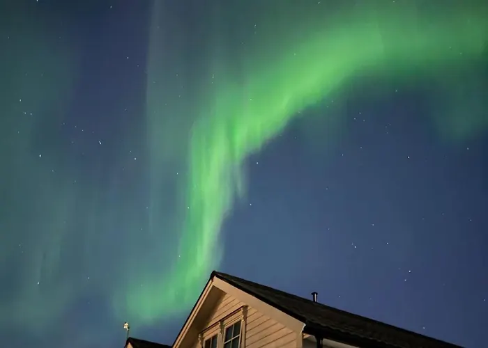 Idyllisk Sjohus Pa Naurstad