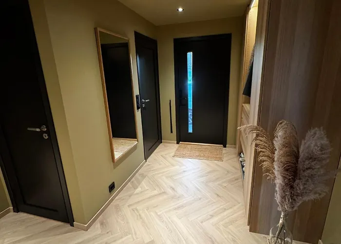 Luxury Retreat With Parking And Garden