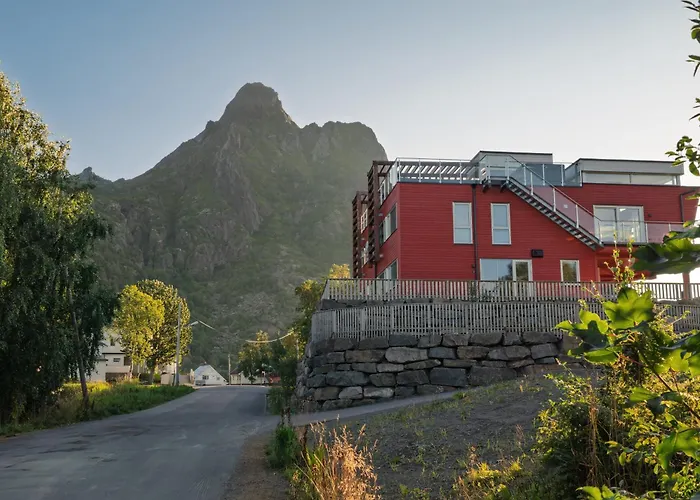 Seaview And Private Roof Top Terrace With Jacuzzi In Lofoten