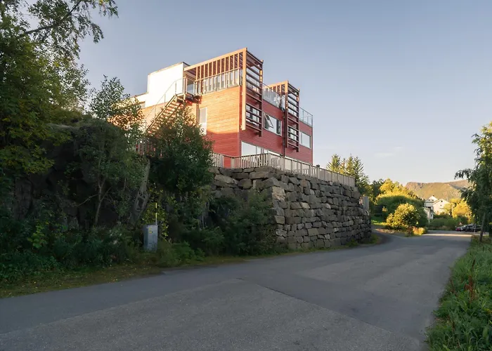 Seaview And Private Roof Top Terrace With Jacuzzi In Lofoten