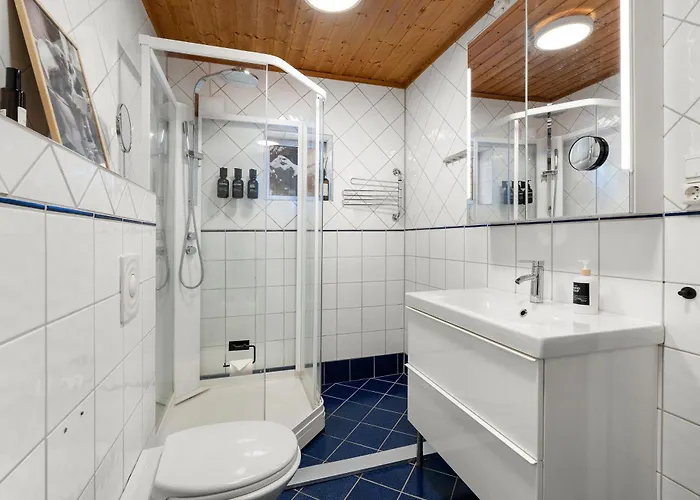 Central 5 Bedroom Villa With Svolvaergeita View