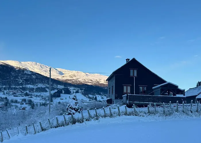 Traditional Cabin - Free Parking, Sauna & View