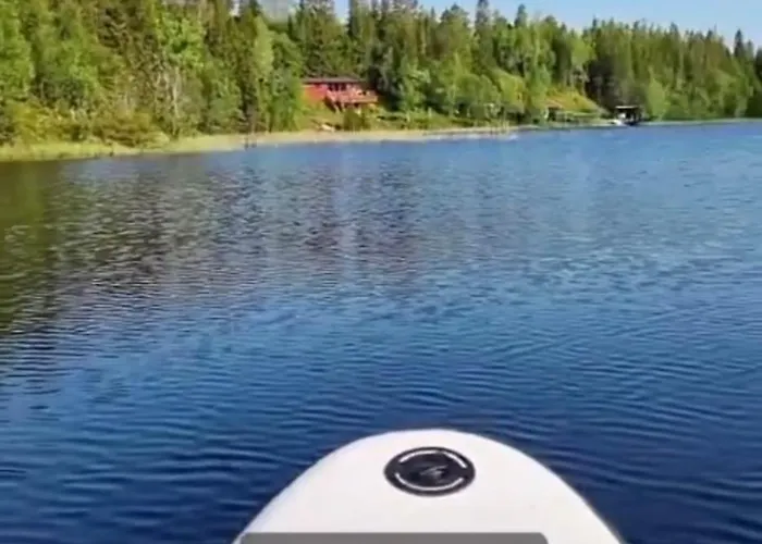Cozy Lakeside Cabin