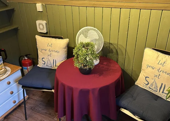 Cozy Bedroom & Basement With Amenities