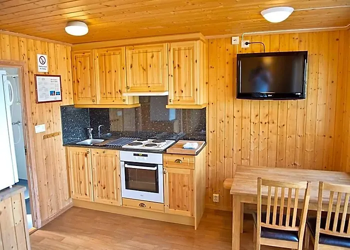 Spacious 6-Person Holiday Park Home In Kinsarvik