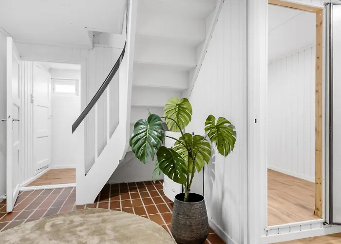 Modern 5Br House - Central - 2,5 Bathroom - Terrace - Parking