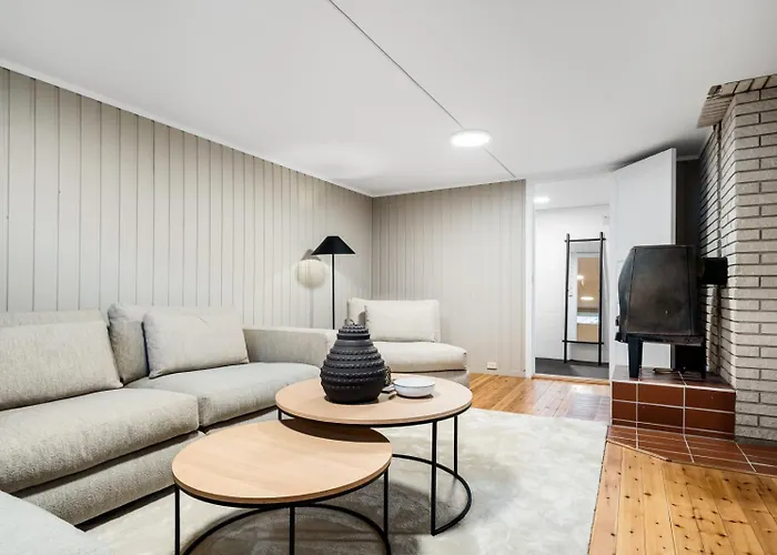 Modern 5Br House - Central - 2,5 Bathroom - Terrace - Parking
